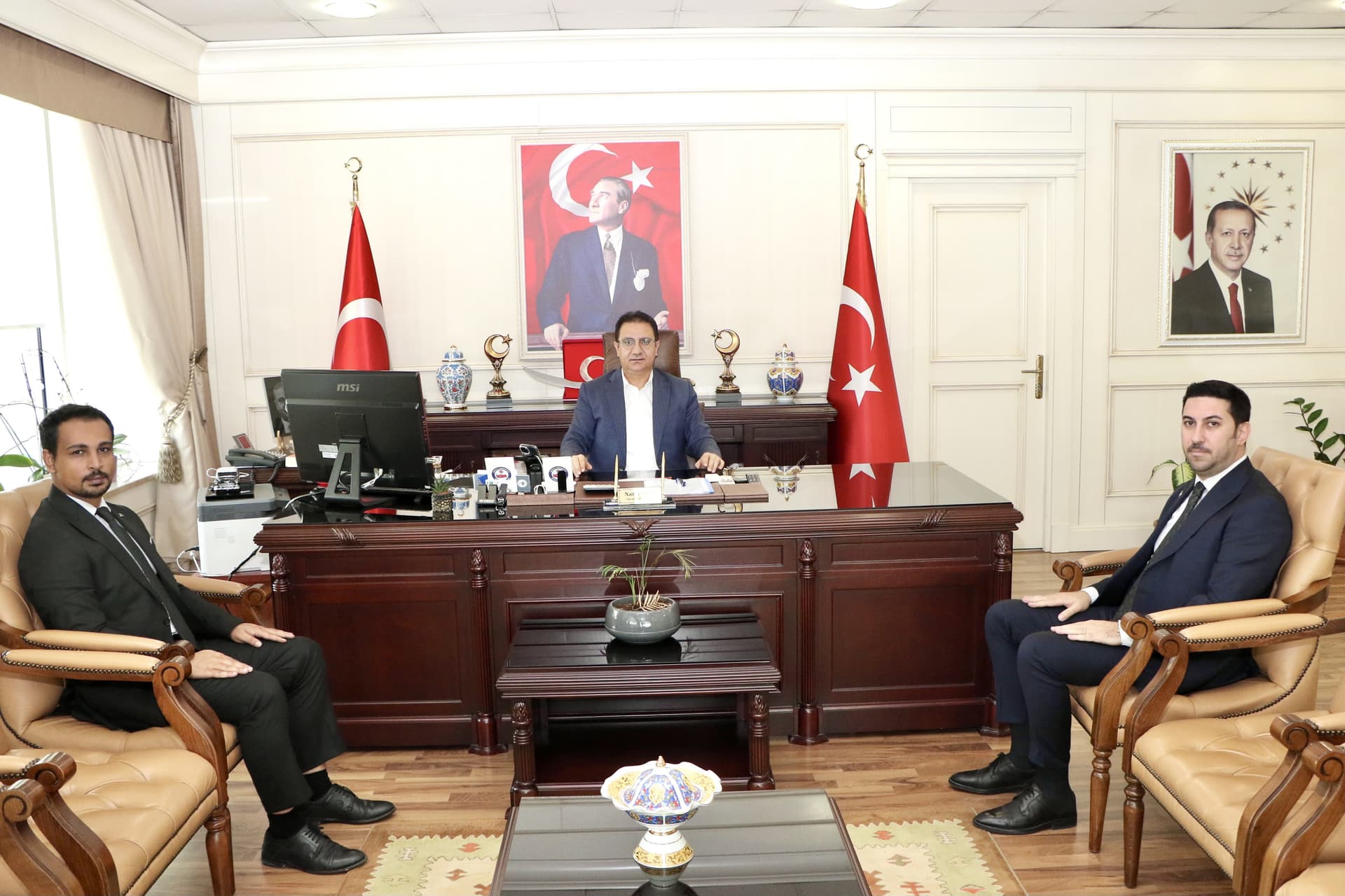Genel Başkan Yardımcımız Sayın Mesut BALBAL ve İstanbul Anadolu Yakası İl Temsilcimiz Sayın Doğan ÖZPOLAT, Sancaktepe ilçe Kaymakamımız Sayın Naif YAVUZ’u makamında ziyaret etti.