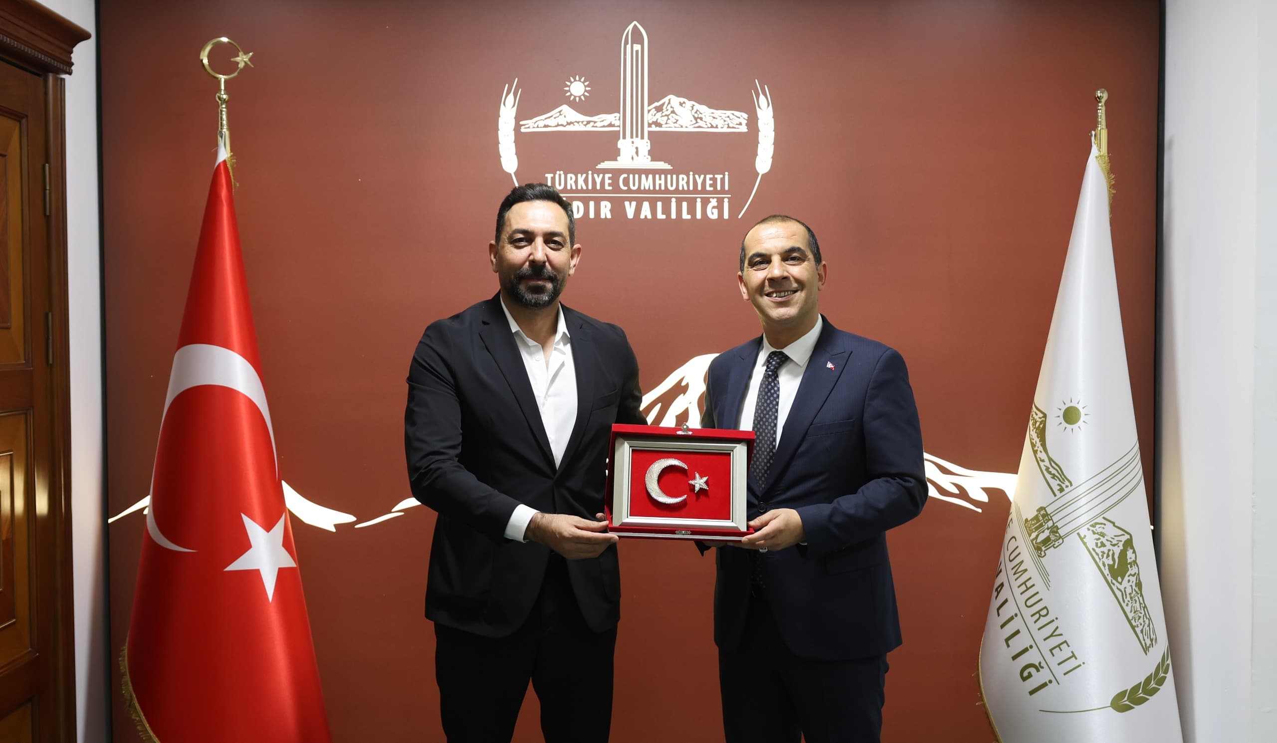 Genel Başkanımız Mehmet Fatih Arslan, beraberindeki heyetimizle birlikte Iğdır Valisi Sayın M. Fırat Taşolar’ı makamında ziyaret etti.